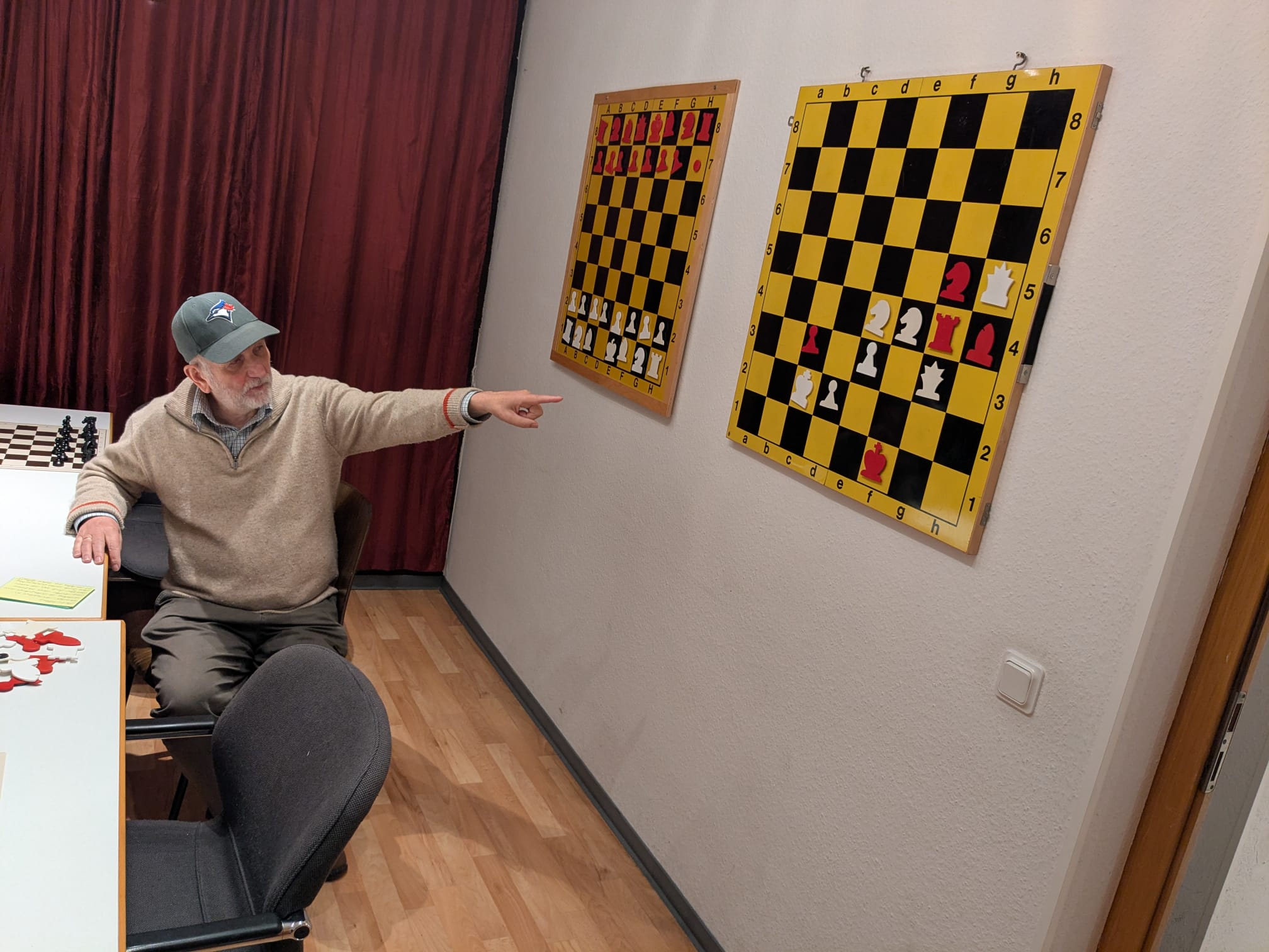 Hans-Bert Jung bei der Vorstellung einer Problemaufgabe